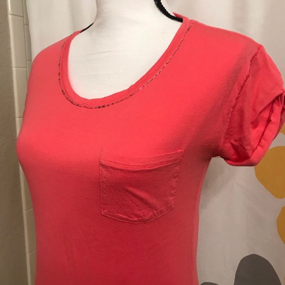 ❣️NEW YORK&COMPANY PRETTY SHIRT❣️ - Picture 2 of 6